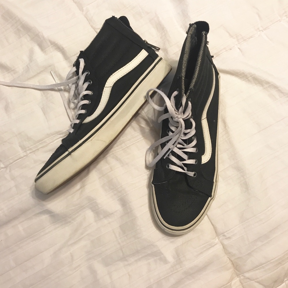 Black & white SK8-Hi ZIP Vans